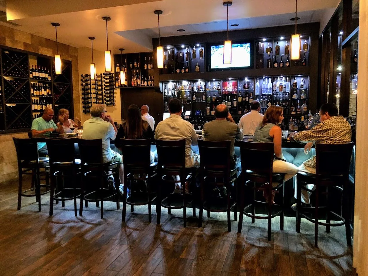 Vincenzo bar scene